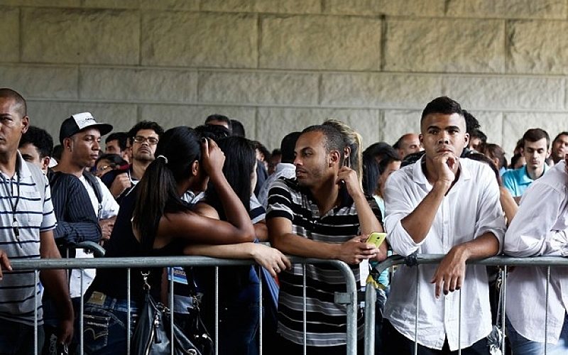 Bolsonaro autoriza suspensão de trabalho e salário por quatro meses