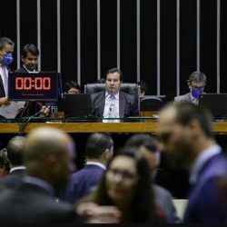 Câmara aprova auxílio de R$ 600 que pode beneficiar 24 milhões de informais