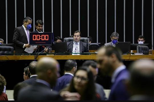 Câmara aprova auxílio de R$ 600 que pode beneficiar 24 milhões de informais