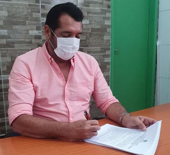 PREFEITO ASSINA EDITAL DO CONCURSO PÚBLICO DE BARRA DOS COQUEIROS 2020