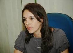 Danielle Garcia questiona compra de aventais e botas pela Prefeitura de Aracaju
