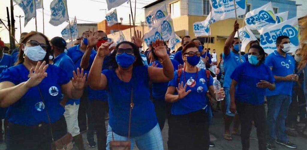Clebio Gomes inaugura comitê eleitoral com gigante onda azul