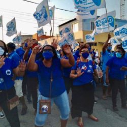 Clebio Gomes inaugura comitê eleitoral com gigante onda azul