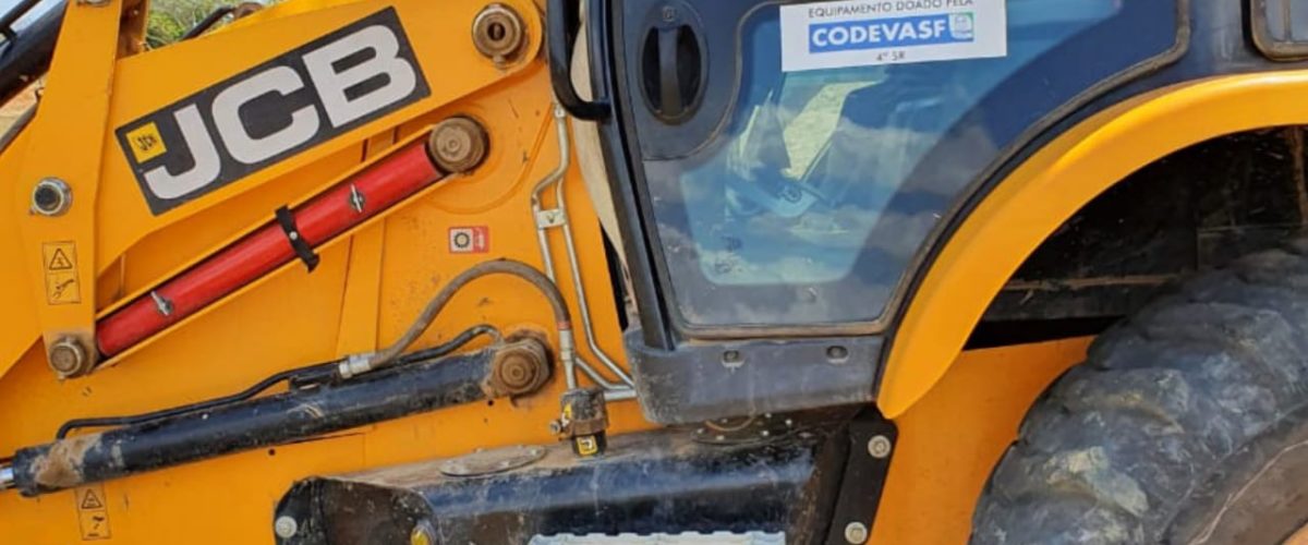 DENÚNCIA* : Máquina da prefeitura de Propriá atendendo serviço particular