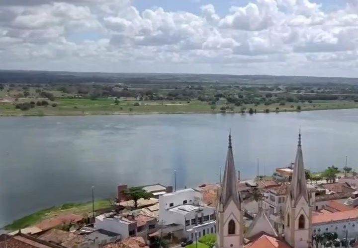 Mas quem, de fato, ainda não desceu do palanque em Propriá?