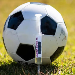 Futebol deve furar a fila da vacina?