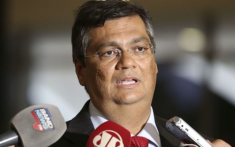 Em medida inédita, Dino vai multar Bolsonaro por promover aglomeração no Maranhão
