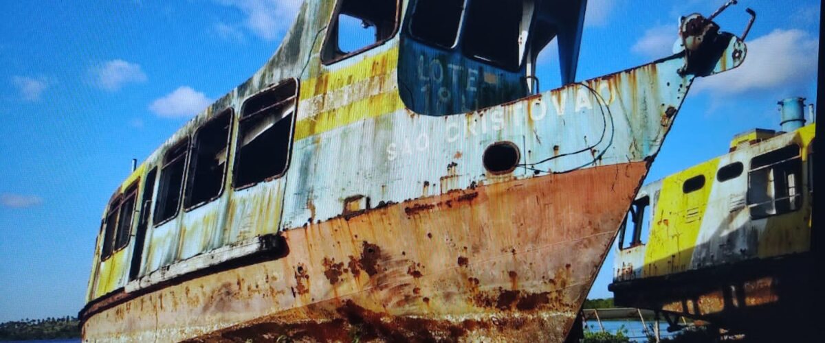 Abandono: 15 anos consumidas pela ação do tempo e omissão dos homens