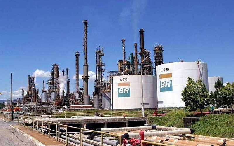 ALTA DE COMBUSTÍVEIS: Refinaria privatizada aumenta preços de gasolina e diesel mais do que Petrobras