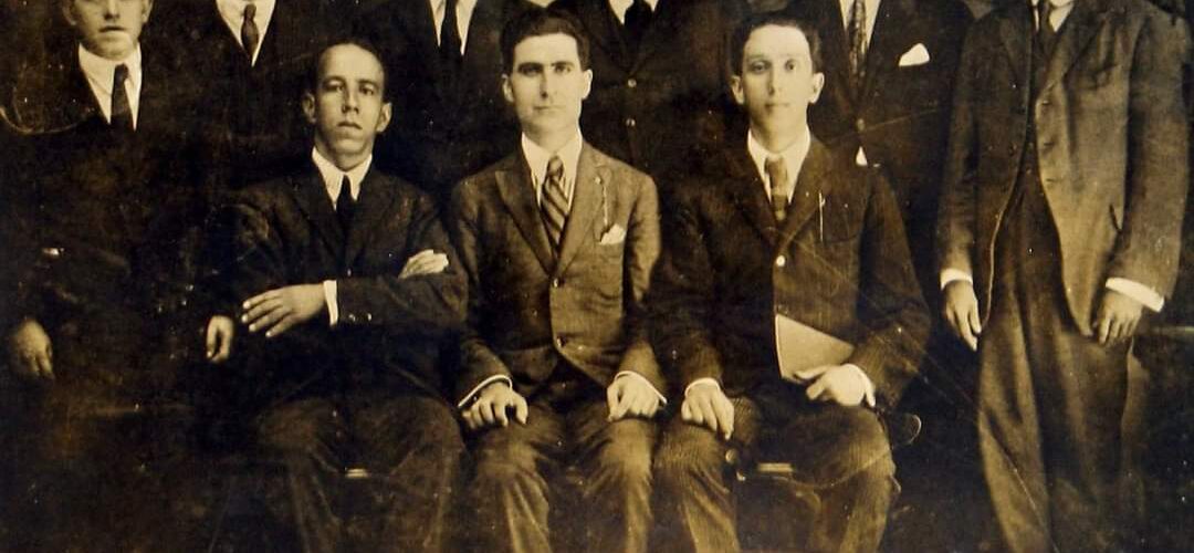 ☭ A atualidade do poema de Ferreira Gullar:  ... quem contar a história de nosso povo e seus heróis tem que falar do.PCB, ou estará mentindo