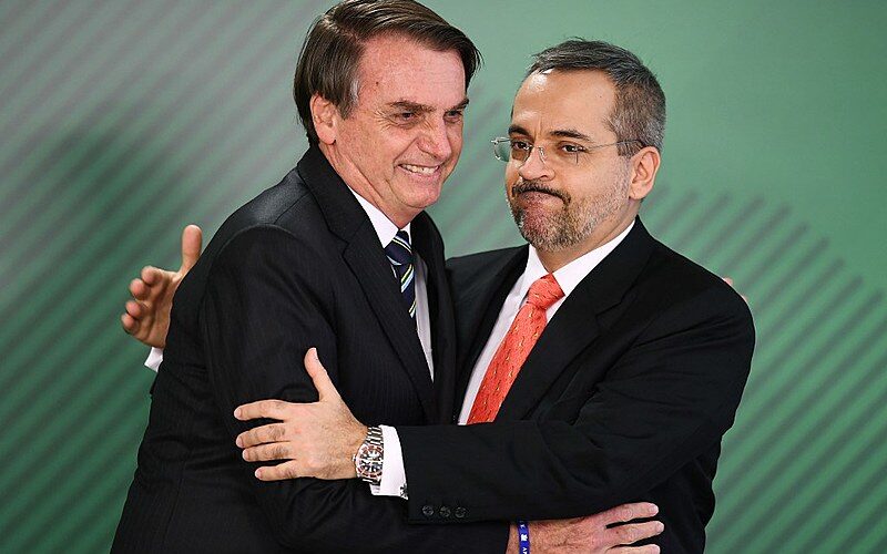 VIROU A CASACA Abraham Weintraub critica Bolsonaro e diz: "Agora é Lula ou continuará piorando"