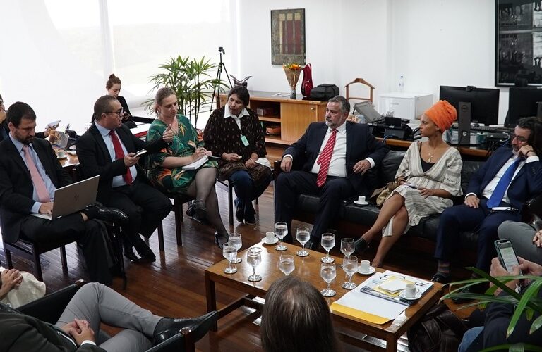 Em encontro com representantes de entidades, Paulo Pimenta defende liberdade no exercício do trabalho jornalístico